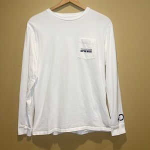 Vineyard Vines Shark Week long tee